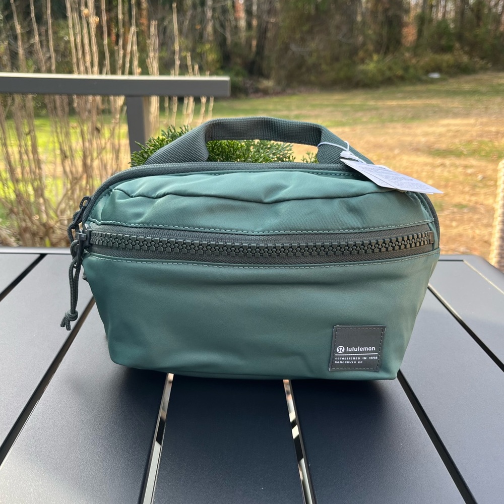 Lululemon All Day Essentials Belt Bag 2.5L